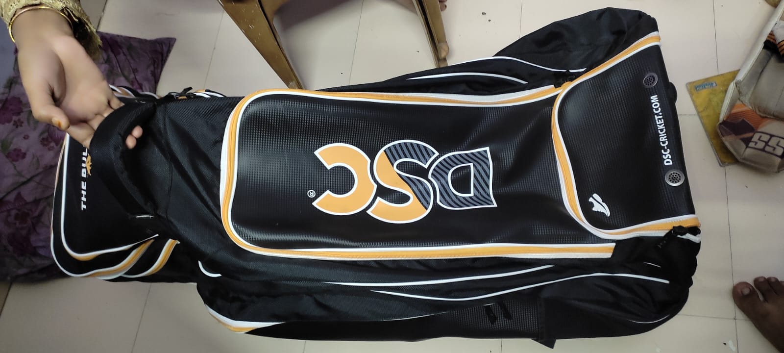DSC Krunch JUNIOR Duffle Cricket Kit Bag .